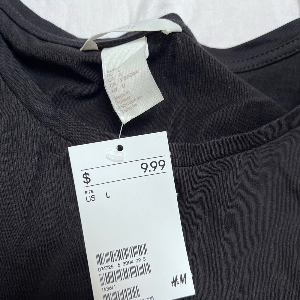 H&M Ruffle T-shirt, black size large cotton